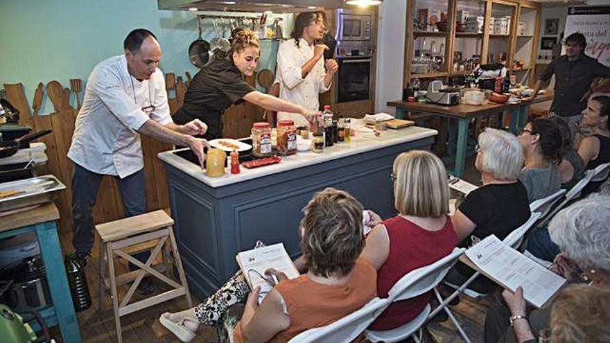 Un moment de la demostració dels plats del sopar d&#039;avui a l&#039;espai d&#039;Elde We Love Cooking