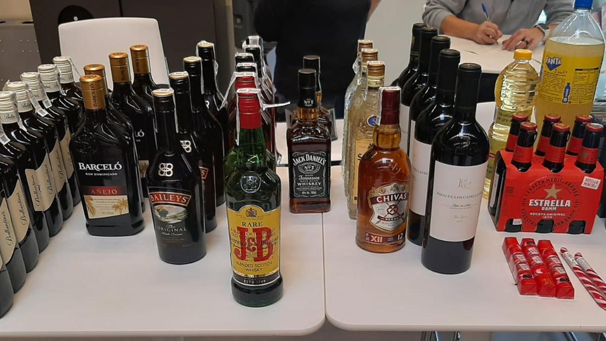 Els productes robats i recuperats pels Mossos d'un supermercat a Banyoles.