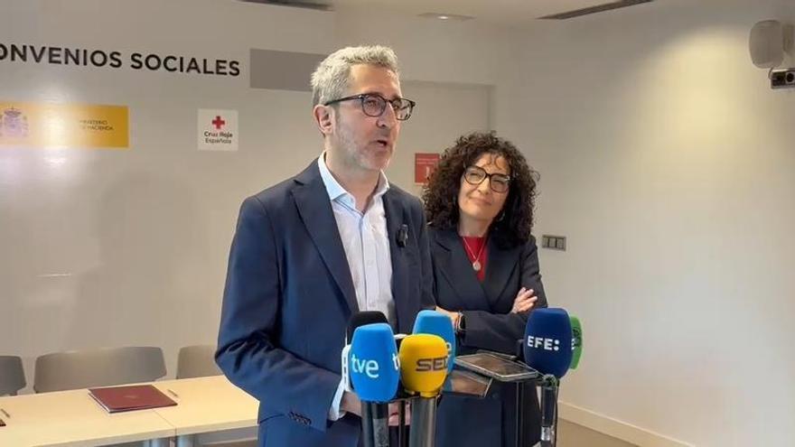 El ministro de Hacienda, Arcadi España, durante un acto de firma de convenio en Cruz Roja