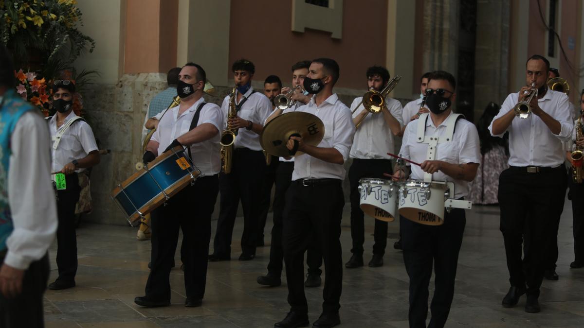 Búscate en el segundo día de Ofrenda por la calle de la Mar (entre las 19.00 y las 20.00 horas)