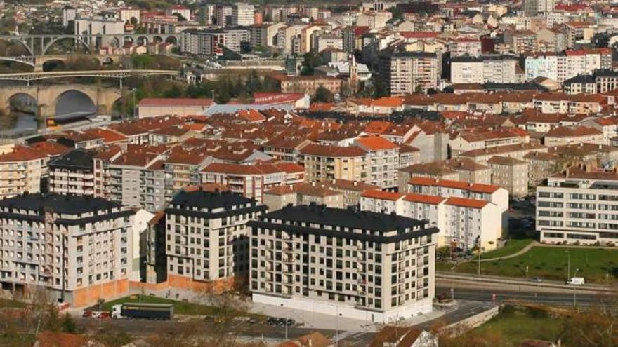 Vista del núcleo urbano de la ciudad en el entorno del río Miño.  // Jesús Regal