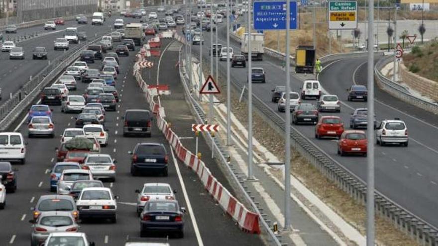 Los tramos con mayor afluencia de tráfico tuvieron lugar en la A-7 en sentido Cádiz .