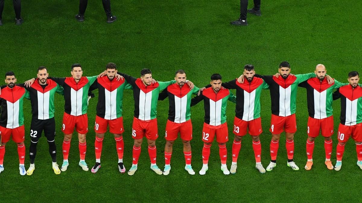 La selección palestina forma antes de un partido