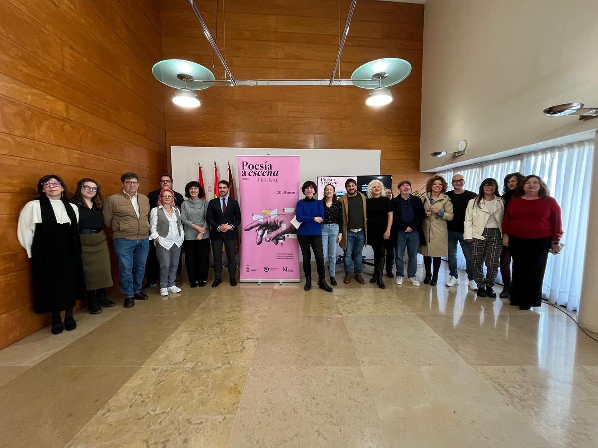 Acto de presentación de 'Poesía a Escena' en el edificio Moneo.