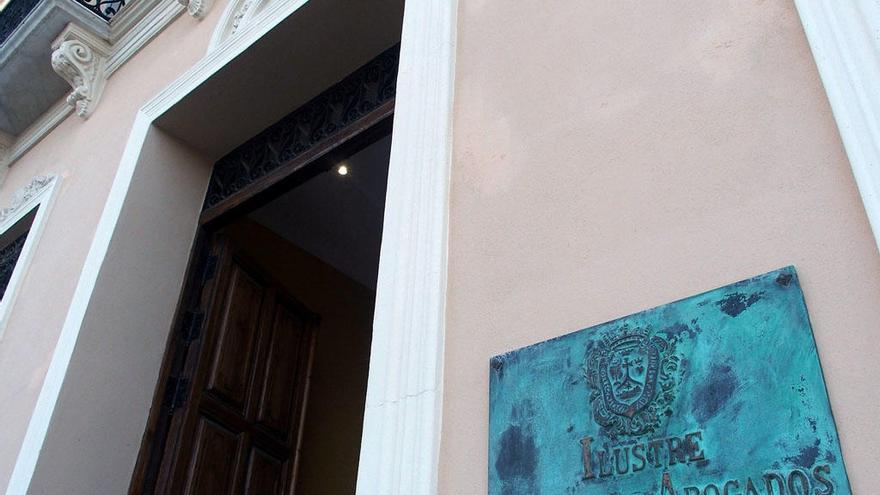 El Colegio de Abogados de Málaga, en el paseo de la Farola.