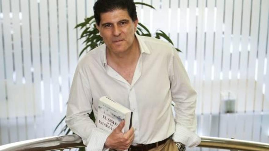 La Feria del Libro de Alicante abre sus 26 casetas al público