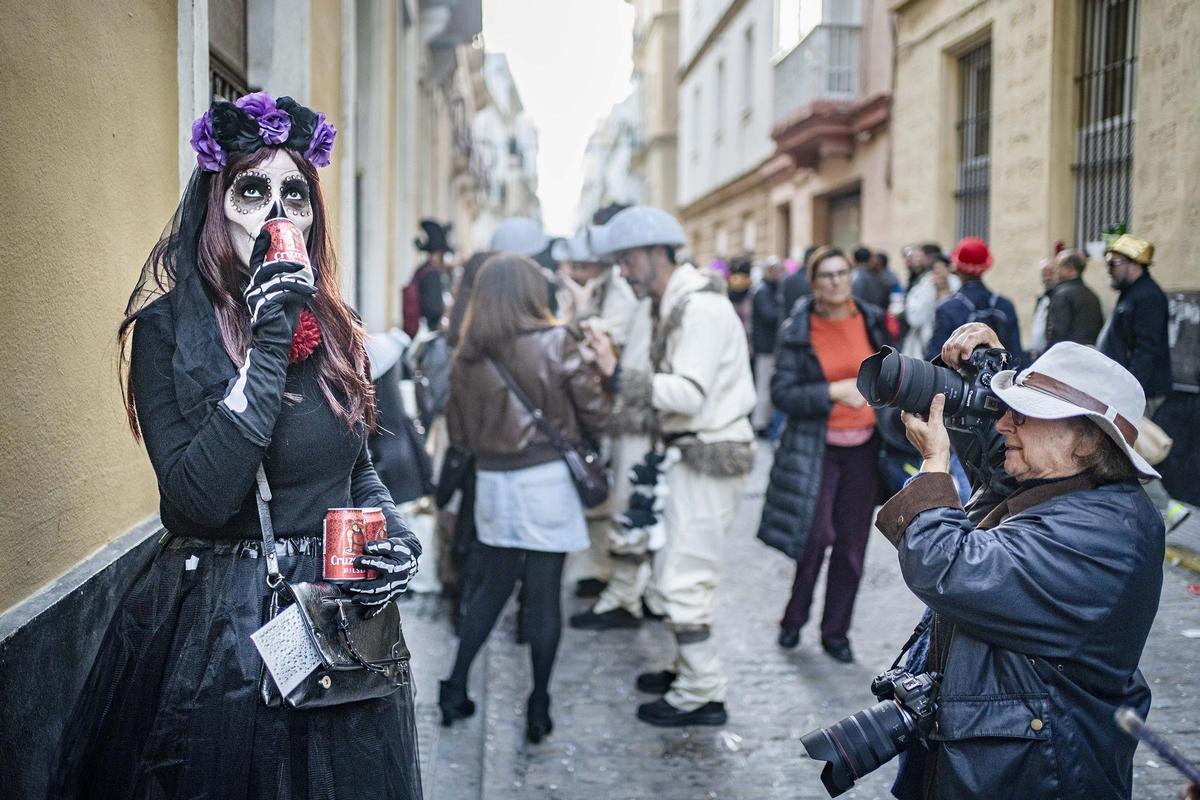 Critina Garcia Rodero por las calles de Cádiz durante el Carnaval