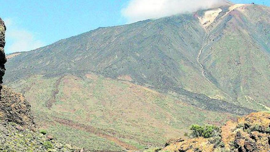 Las Cañadas del Teide en un día soleado. |