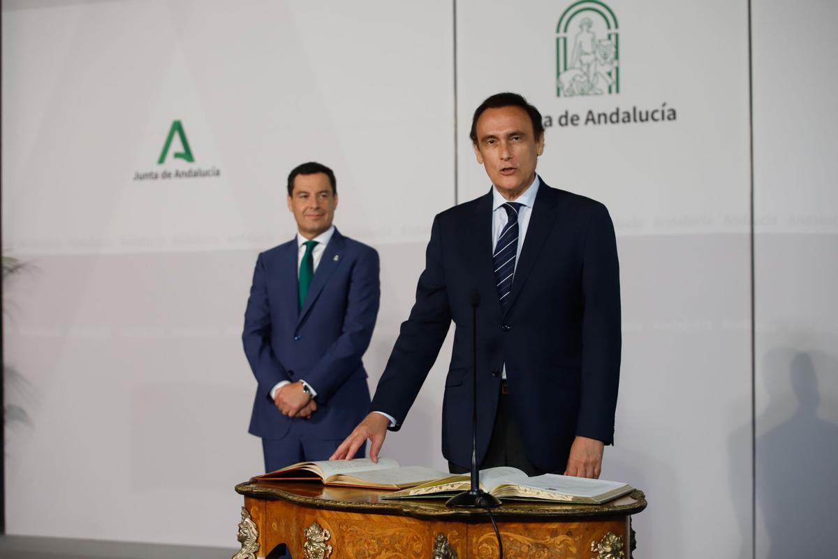 José Carlos Gómez Villamandos el día de su toma de posesión como consejero del gobierno de Juanma Moreno en la Junta de Andalucía, en julio de 2022.