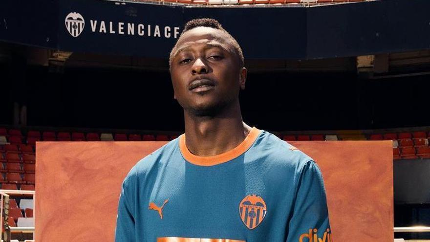 Todos los detalles de la nueva camiseta del Valencia CF