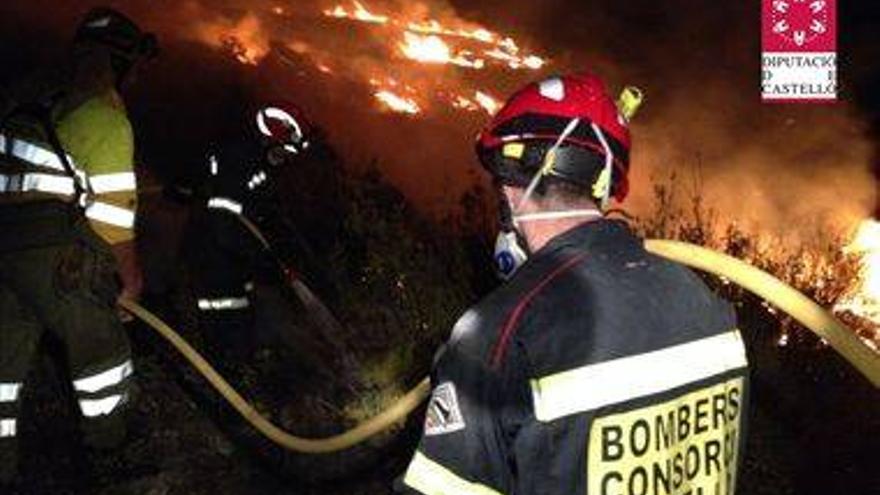 Un pirómano provoca un incendio con tres focos en Santa Magdalena