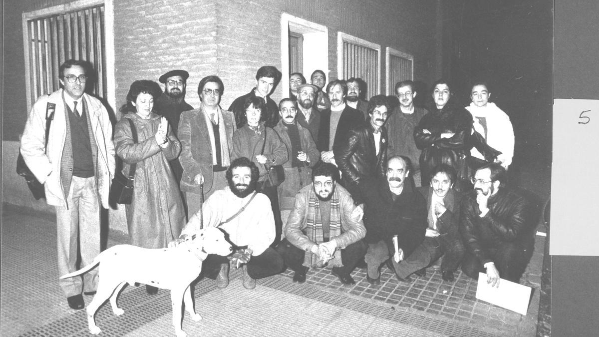 Imagen de familia de colaboradores y redactores de &#039;Andalán&#039;.