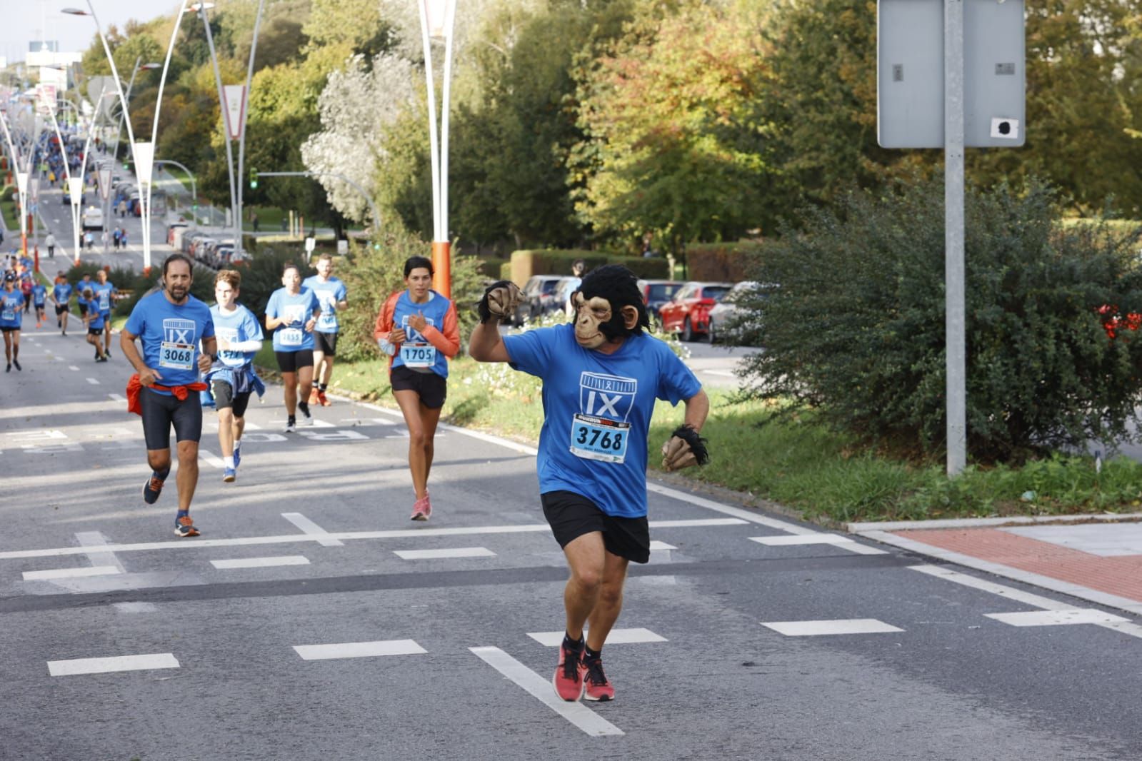 Más de 4.000 personas desafían al tiempo y corren contra el cáncer en Vigo  - Faro de Vigo