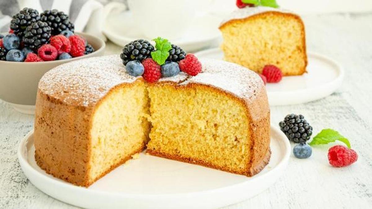Una imagen de una tarta de zanahoria