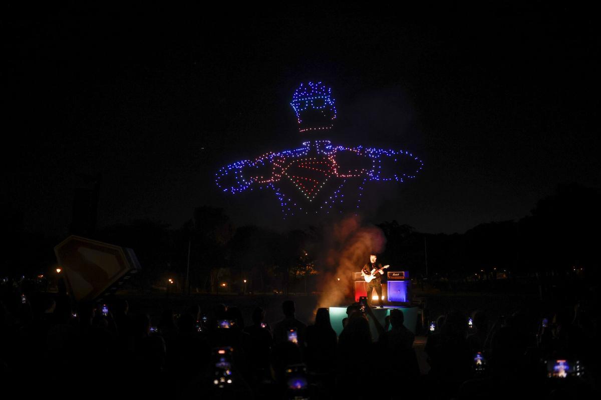 Espectacular 'show' de luces con drones en el estreno de 'Súperman'. Espectacular 'show' de luces con drones en el estreno de 'Súperman'.