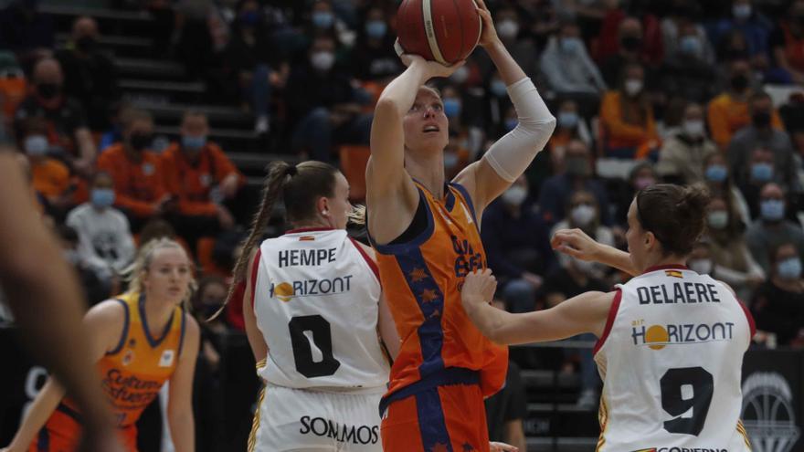 Sufrida victoria (71-59) y lesión preocupante en el Valencia Basket