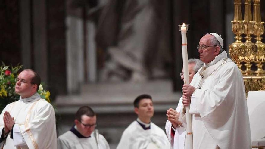El Papa bautiza a una española en el Vaticano