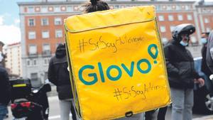 Mochila de Glovo durante una protesta por sus derechos