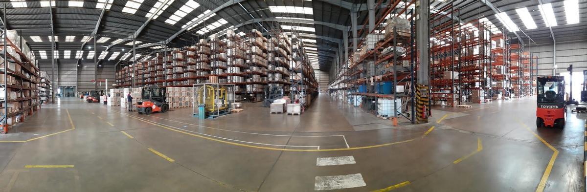 Con sede en Almassora, la compañía esta especializada en servicios de alquiler, venta, consultoría y formación vinculados a los campos de la logística, el transporte y las automatizaciones industriales.