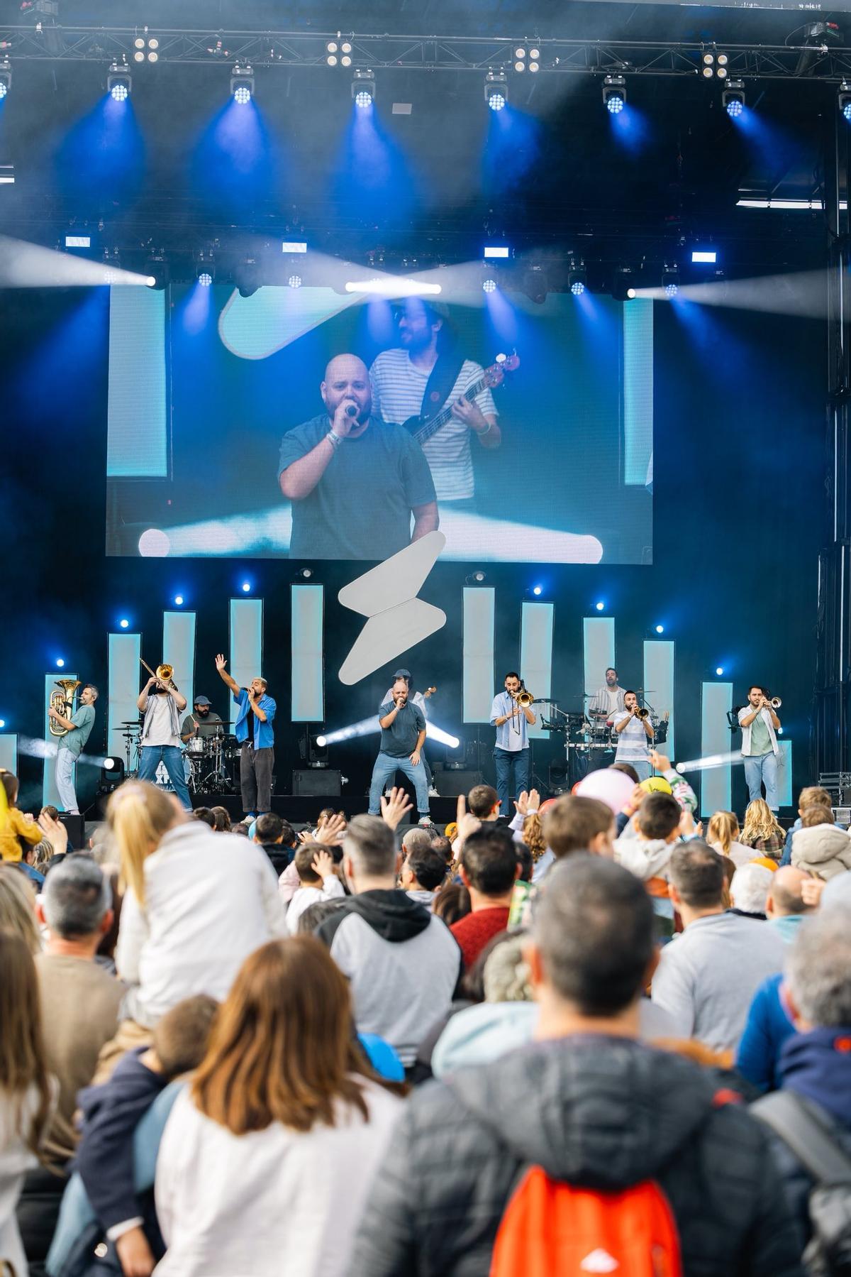 La Fúmiga ompli de famílies el Festivernet de Tavernes de la Valldigna La Fúmiga ompli de famílies el Festivernet de Tavernes de la Valldigna