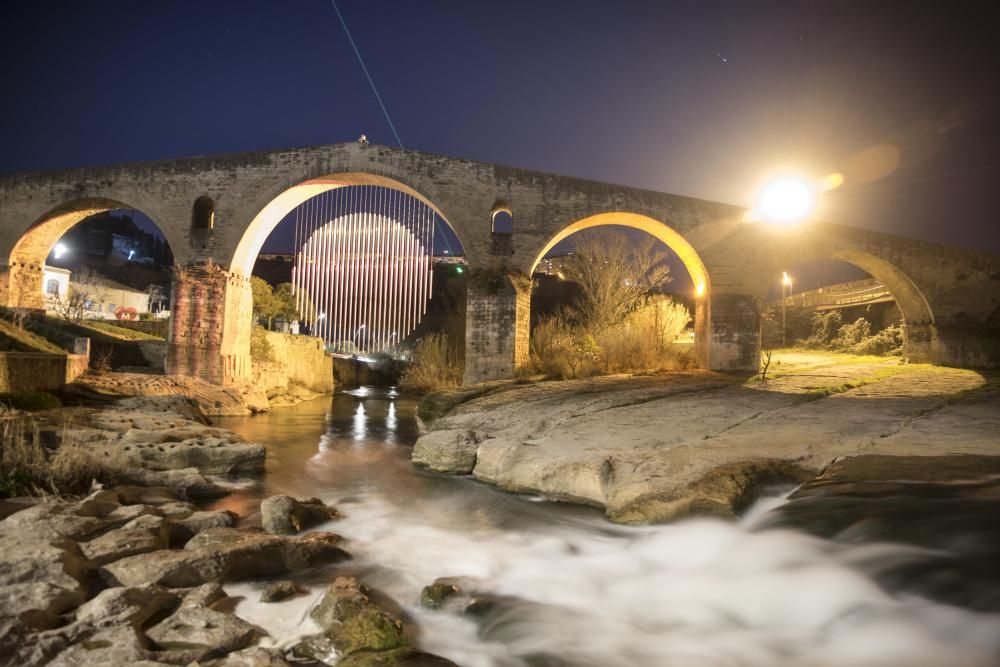 Manresa rep amb cues l''''art efímer dels Jardins de Llum