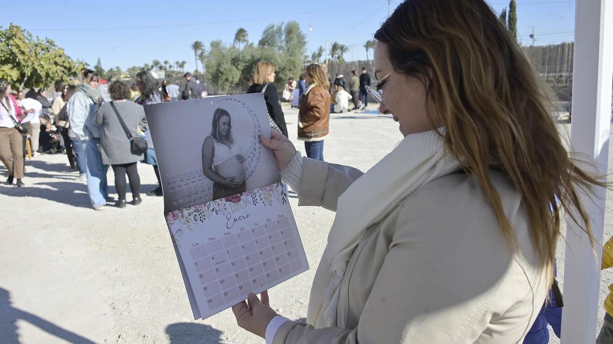 Un calendario en Elche que promueve las distintas formas de vivir la maternidad
