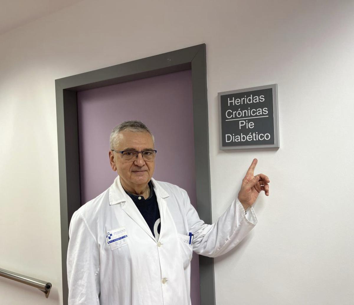 Alicia Fernández, Félix Dosal, Rocío Vázquez, Manuel Vallina, Marta Botas, Silvia Maqueda, Pablo del Canto, Estefanía San Ginés y Marcos del Barrio, en el Hospital de Cabueñes. | ÁNGEL GONZÁLEZ