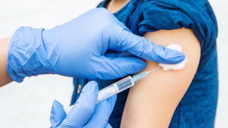 Los pediatras piden llevar a los pequeños a vacunar