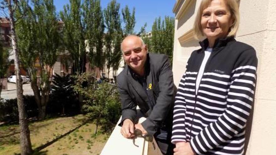 Pep Garcia i Assumpta Pla en un balcó de l&#039;institut manresà