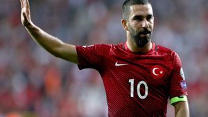 Arda Turan anuncia la seva retirada del futbol