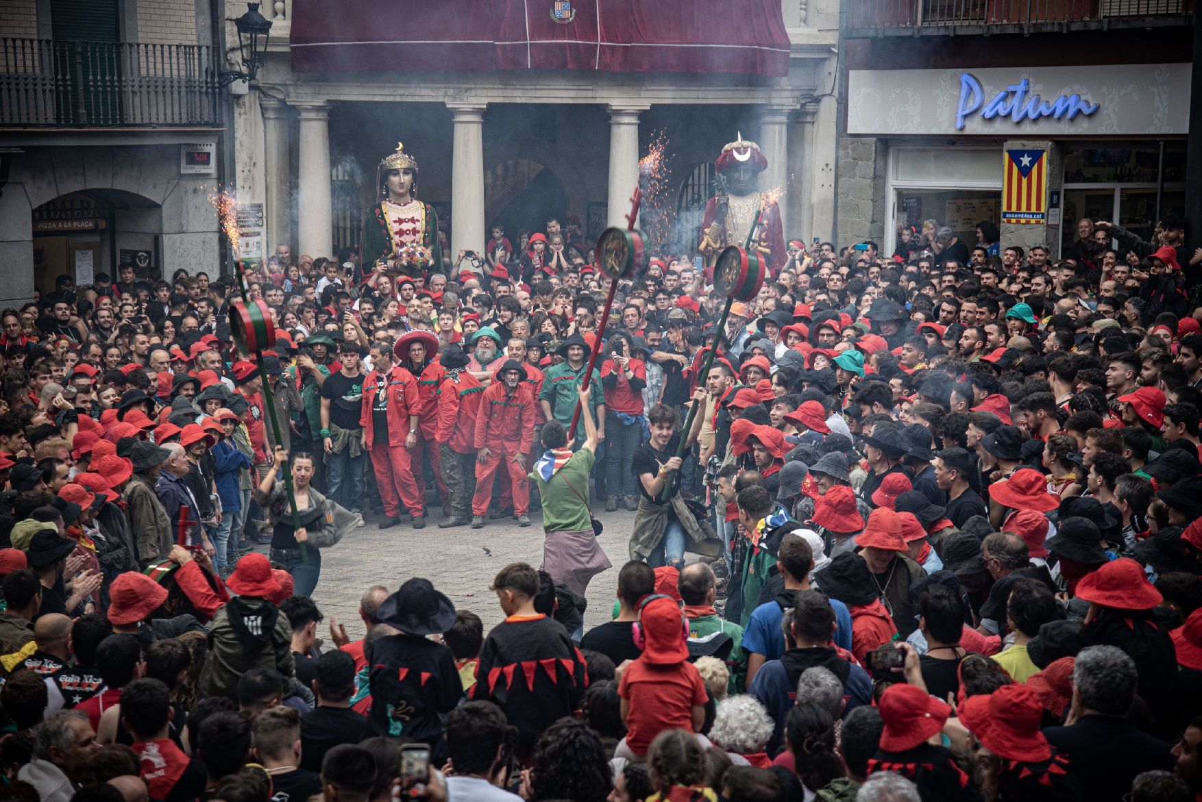 Les millors imatges del passacarrers de dimecres al vespre de Patum