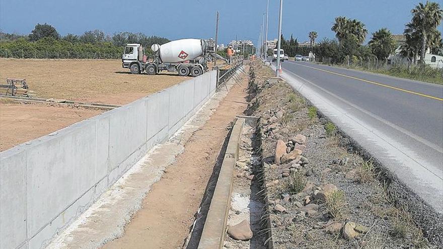 Safont lamenta las molestias de las obras del carril del Grao