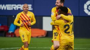 Ilaix Moriba celebra con Messi el 0-2 al Osasuna.