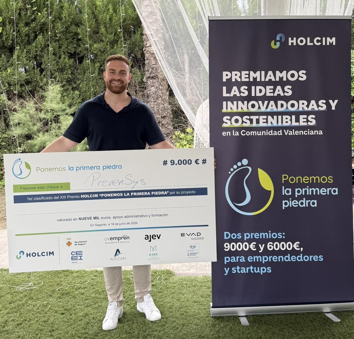 Un responsable de PrevenSys, la empresa galardonada con el Primer Premio.
