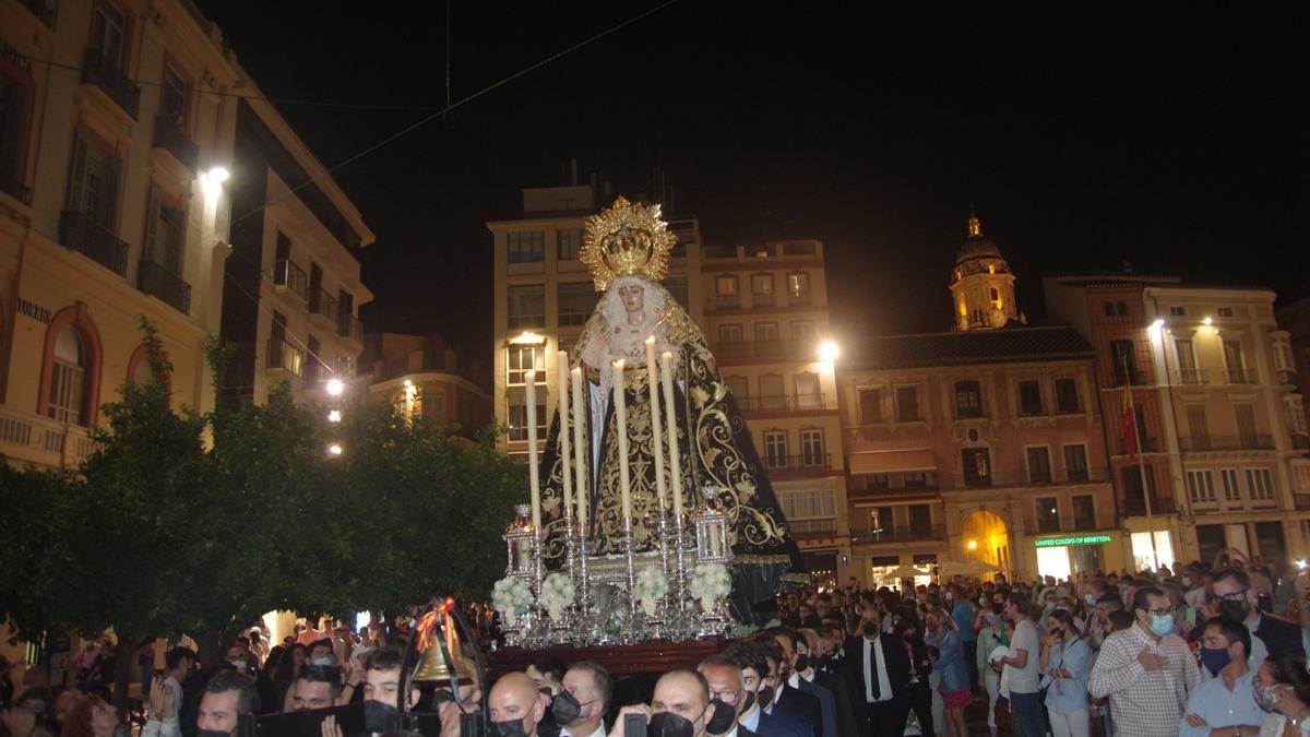 Rosario vespertino de la Virgen del Traspaso y Soledad, de Viñeros.