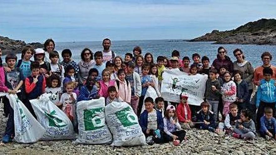 La recollida es va dur a terme a la platja de Tamariua.