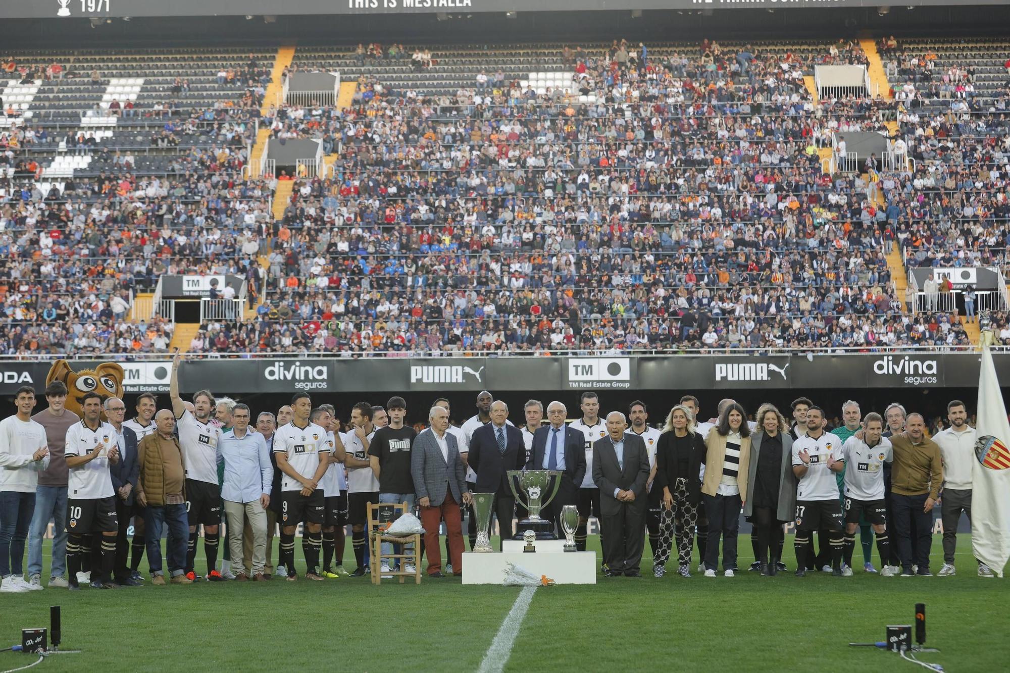 ¡Qué recuerdos! Las fotos del homenaje al Valencia del Triplete