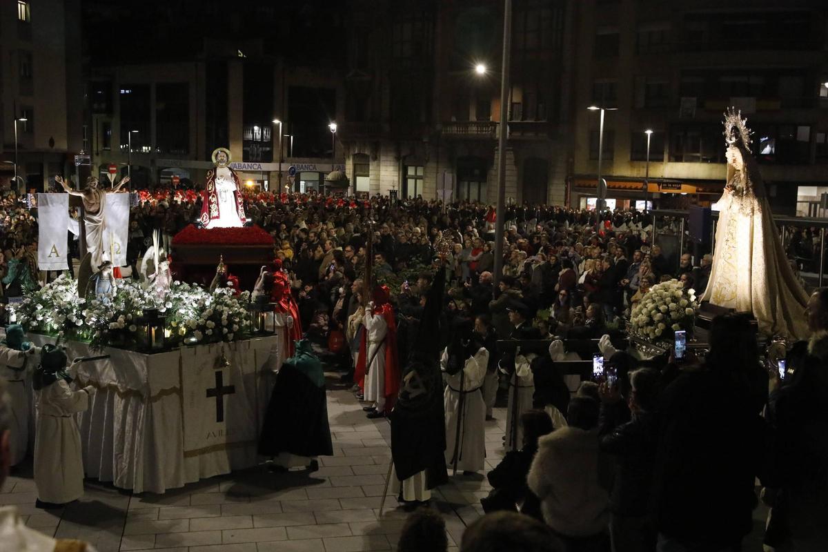 EN IMÁGENES: La procesión de la Resurrección en Avilés