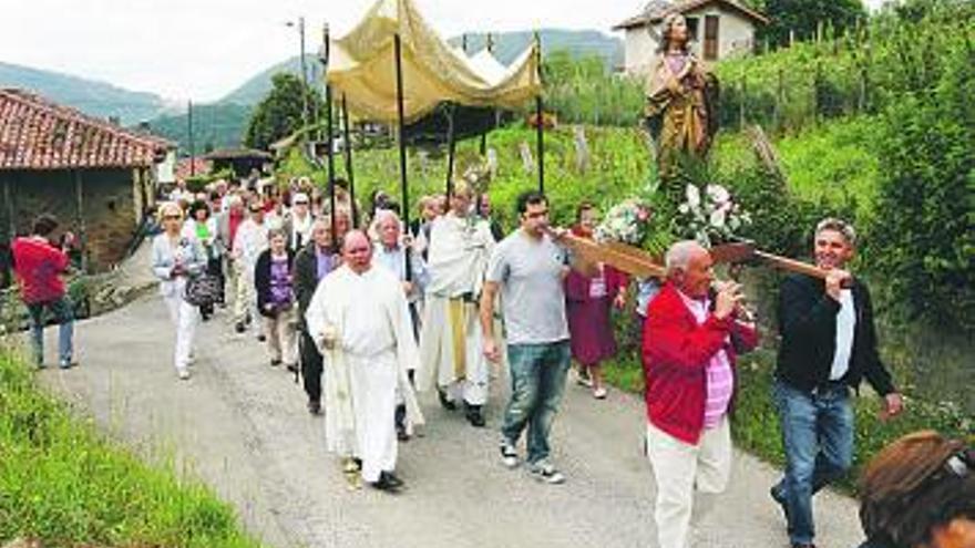 Un instante de la procesión de Santa María Magdalena en Valle.