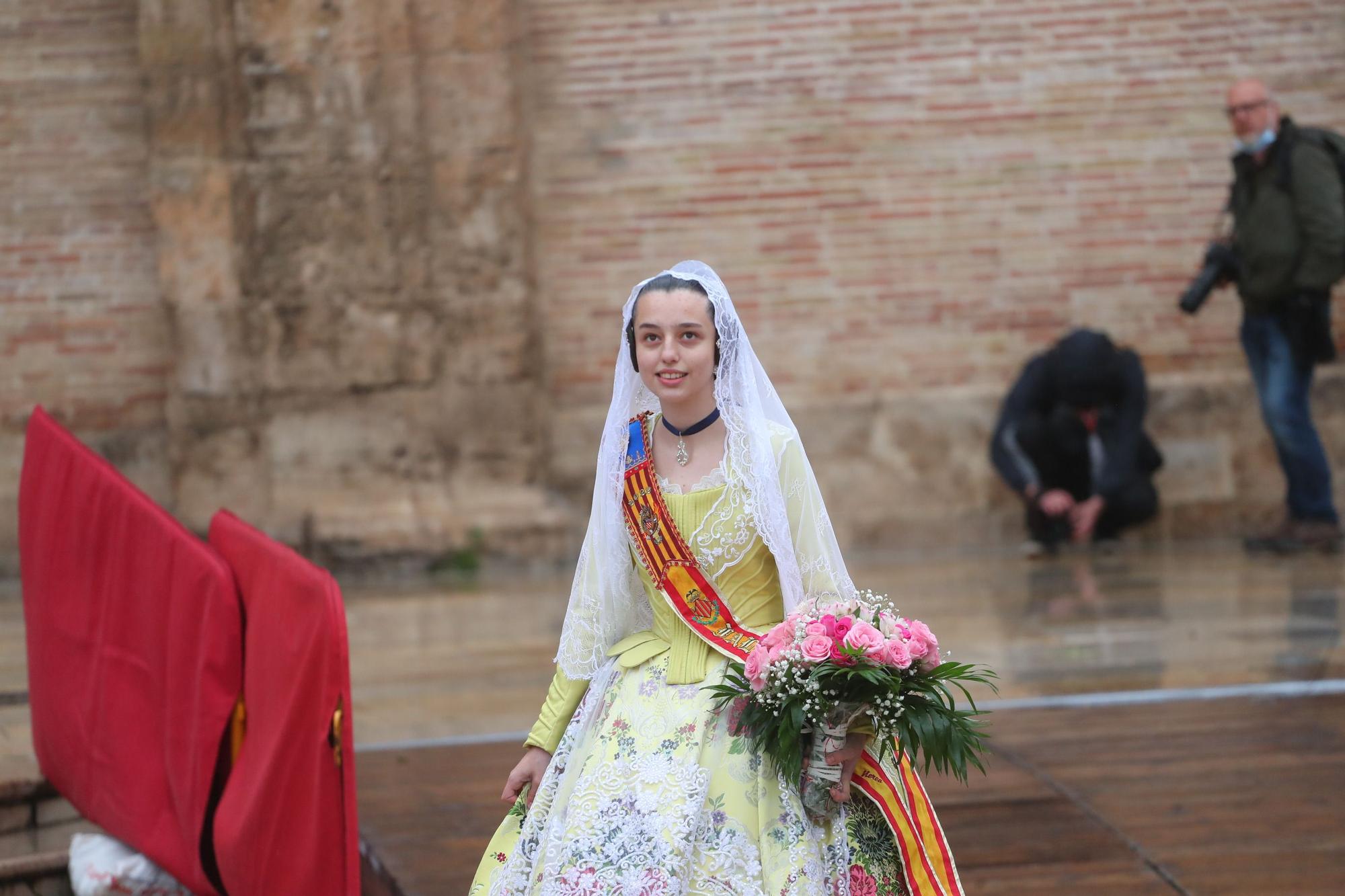 Búscate en el primer día de ofrenda por la calle de la Paz (entre las 17:00 a las 18:00 horas)