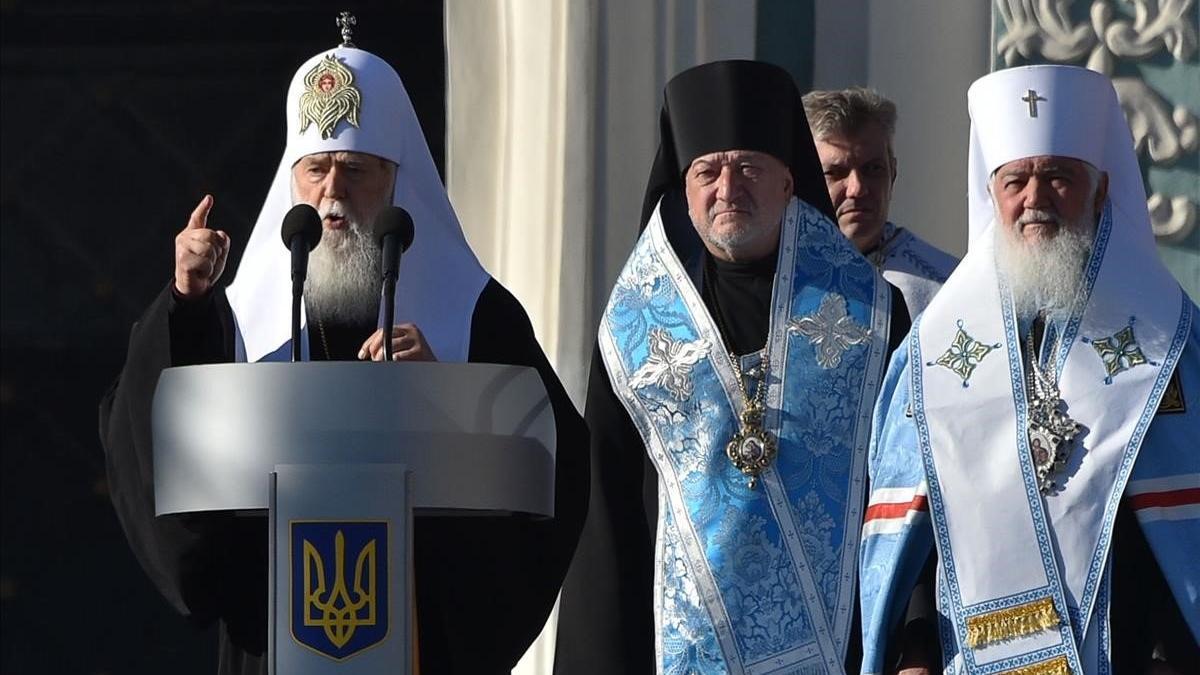 Filaret (izquierda), patriarca de la Iglesia Ortodoxa de Ucrania.