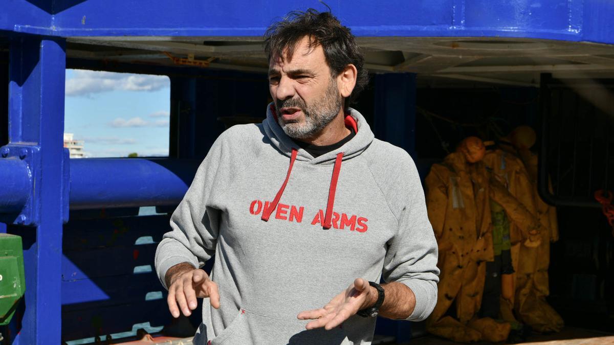 El fundador de la oenegé Open Arms, Òscar Camps, durante la presentación del buque 'Open Arms UNO', en el puerto de Burriana.