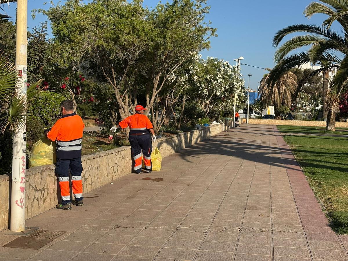Así ha amanecido el paseo marítimo del Port de Sagunt tras San Juan