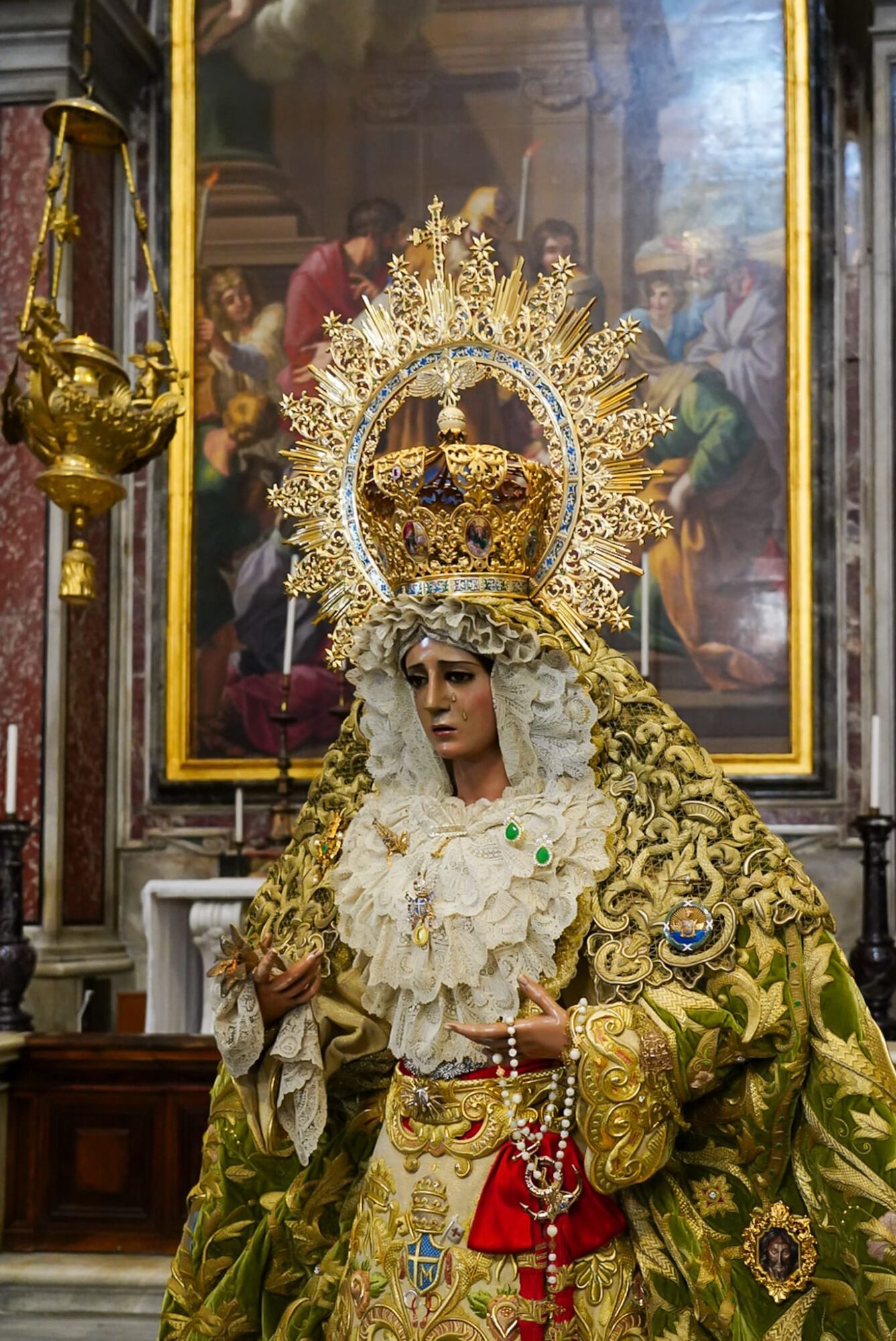 La Virgen de la Esperanza y el Cristo de la Expiración (El Cachorro), de Sevilla, están expuestos al culto en la Basílica de San Pedro