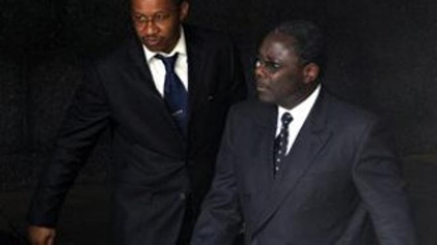 El hijo y el yerno, ministros de Defensa y Economía respectivamente, aspiran a suceder a Bongo