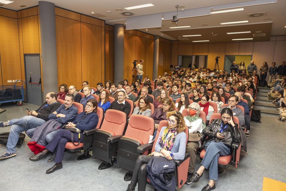 Lleno en la sala para escuchar al premio Jaime I de Economía.