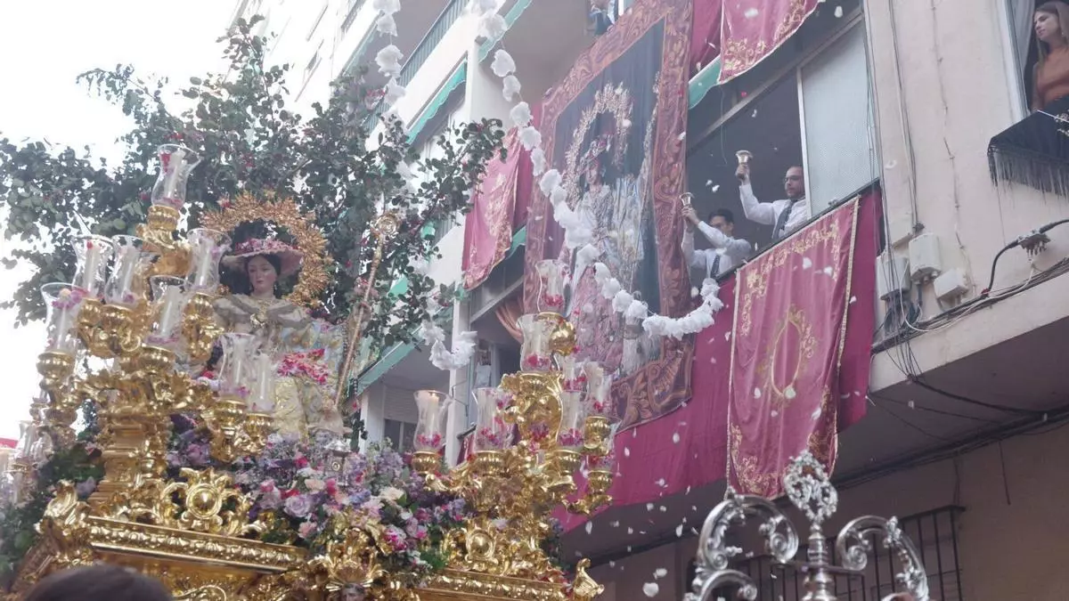 La lluvia obliga a retrasar la salida procesional de la Divina Pastora por Capuchinos a las 19.30 horas