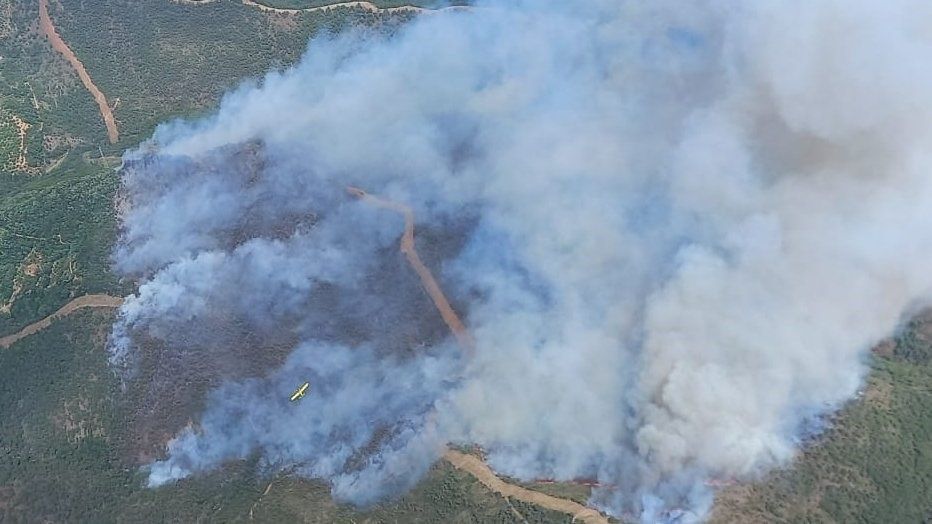 Vista aérea del incendio forestal en Pujerra