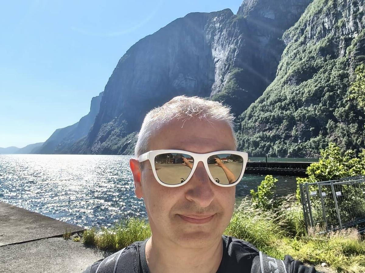 El zamorano Alejandro Moralejo en la ruta en moto de este verano que realiza en solitario y le lleva al norte de Europa recorriendo cientos de kilómetros cada día.