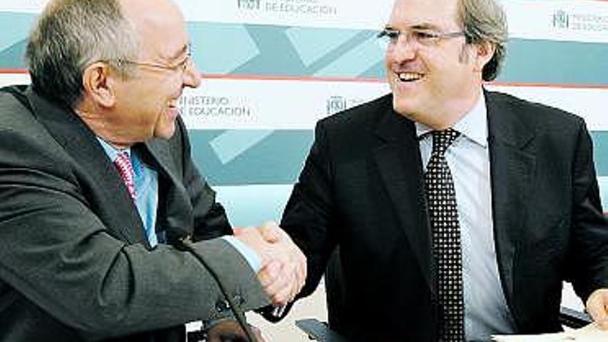Miguel Ángel Fernández Ordóñez y Ángel Gabilondo, ayer.